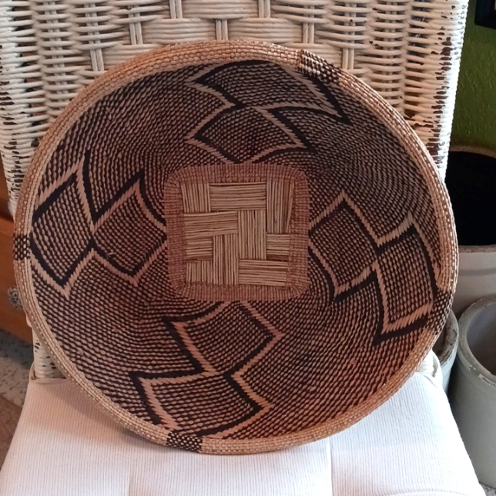 Zimbabwe 13" grass woven basket~ beautiful!